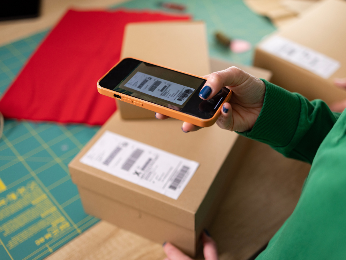Le Pont Numérique de Votre Marque : Pourquoi le Code QR est Essentiel sur Chaque Colis E-commerce
