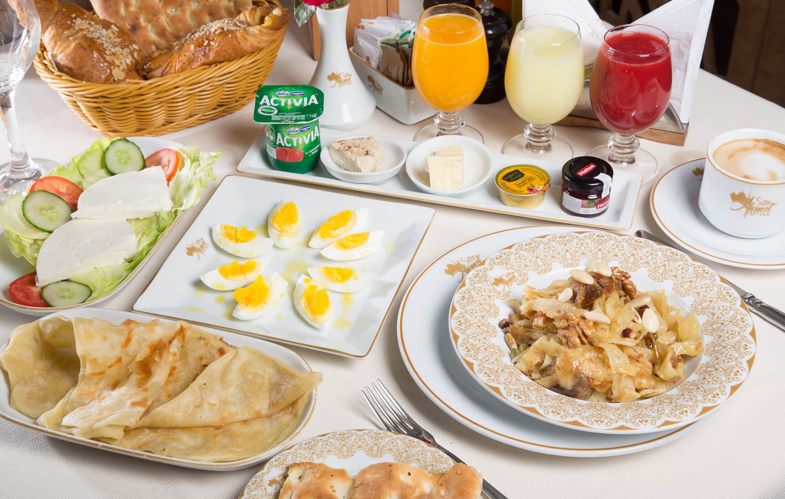 Le Petit Déjeuner Tunisien : Un Rituel Entre Tradition et Modernité